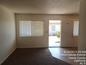 222 W Dakota Ave in Fresno, CA - Building Photo - Building Photo