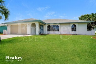 1125 SE 33rd Terrace in Cape Coral, FL - Building Photo