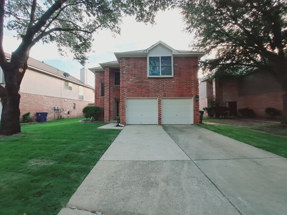 4617 Sandera Ln in Flower Mound, TX - Building Photo