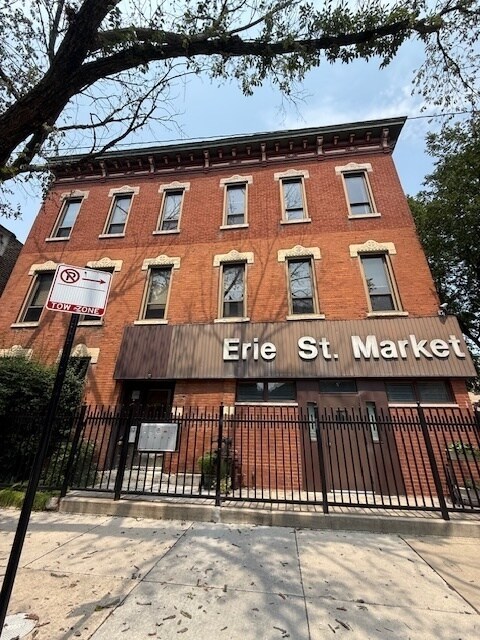 property at 1902 W Erie St
