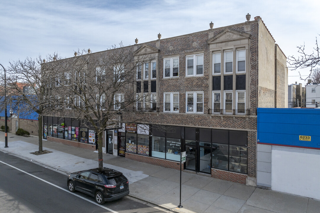 6235-6243 N Western Ave in Chicago, IL - Building Photo