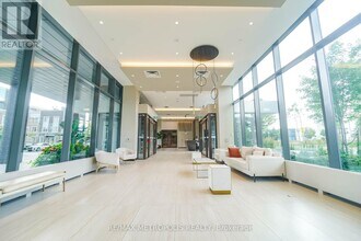10-910 Honeycrisp Cres in Vaughan, ON - Building Photo - Building Photo