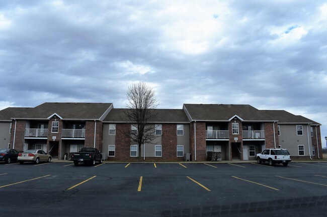 Pioneer Creek Apartments in Mitchell, IN - Foto de edificio - Building Photo