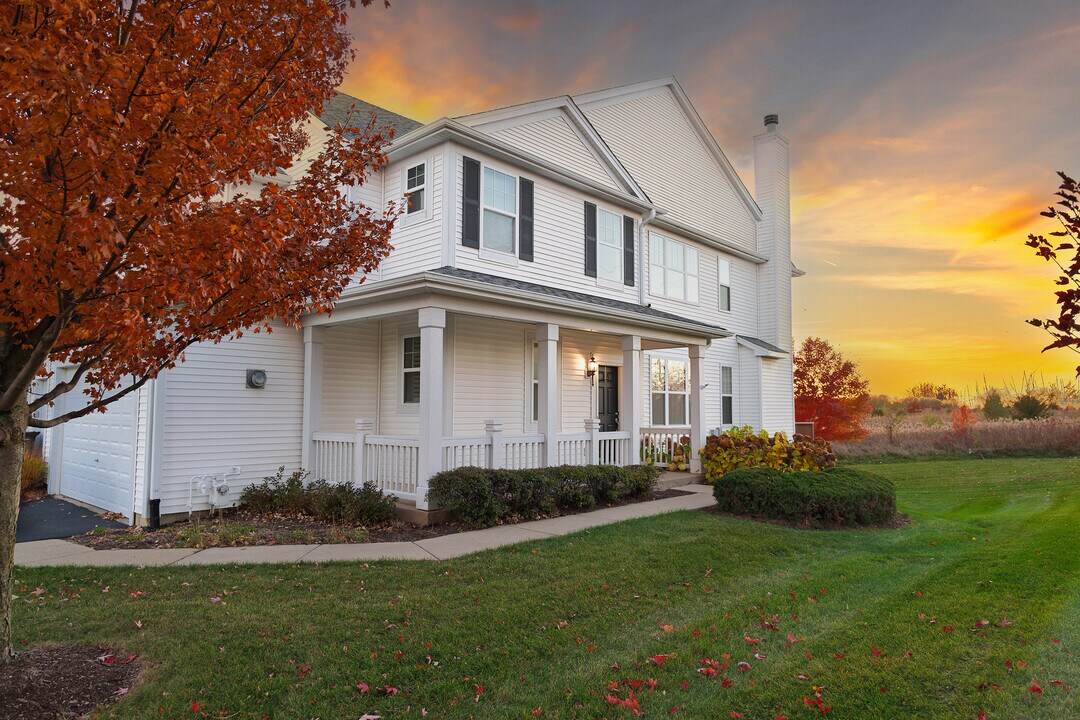 2930 Glacier Way in Wauconda, IL - Building Photo