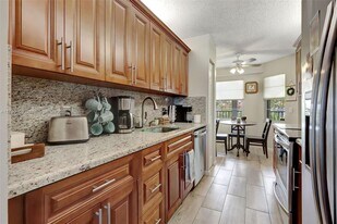 12900 SW 13th St in Pembroke Pines, FL - Building Photo