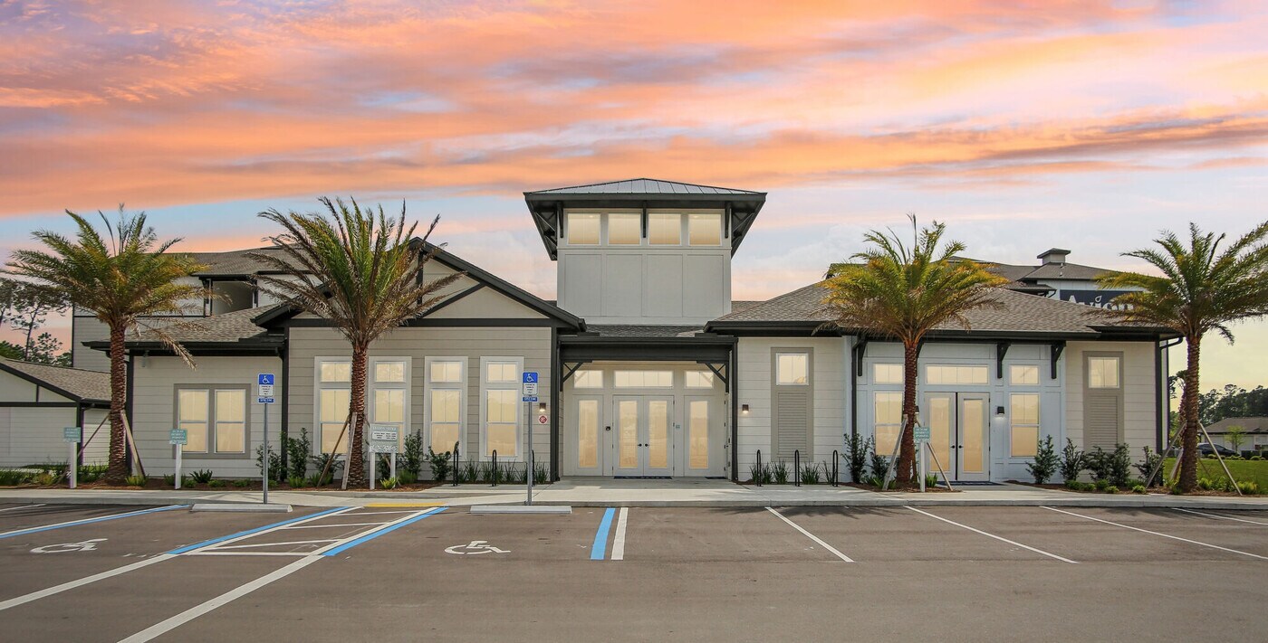 Avion Apartments in Jacksonville, FL - Building Photo