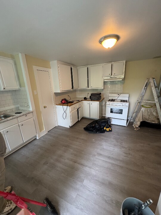 93 Cross St in Southbridge, MA - Building Photo