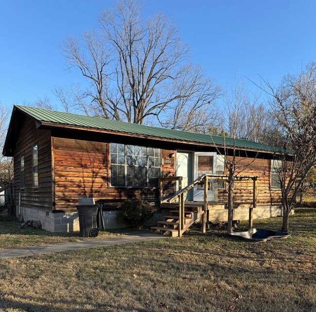 property at 404 S 7th Ave