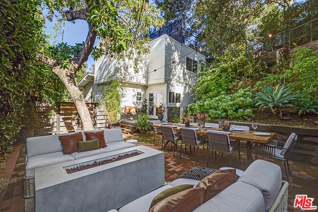 8326 Ridpath Dr in Los Angeles, CA - Building Photo - Building Photo