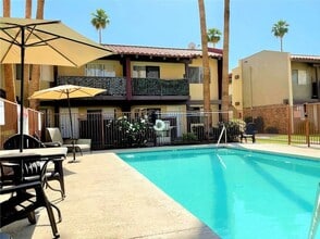 51080 Eisenhower Dr in La Quinta, CA - Foto de edificio - Building Photo