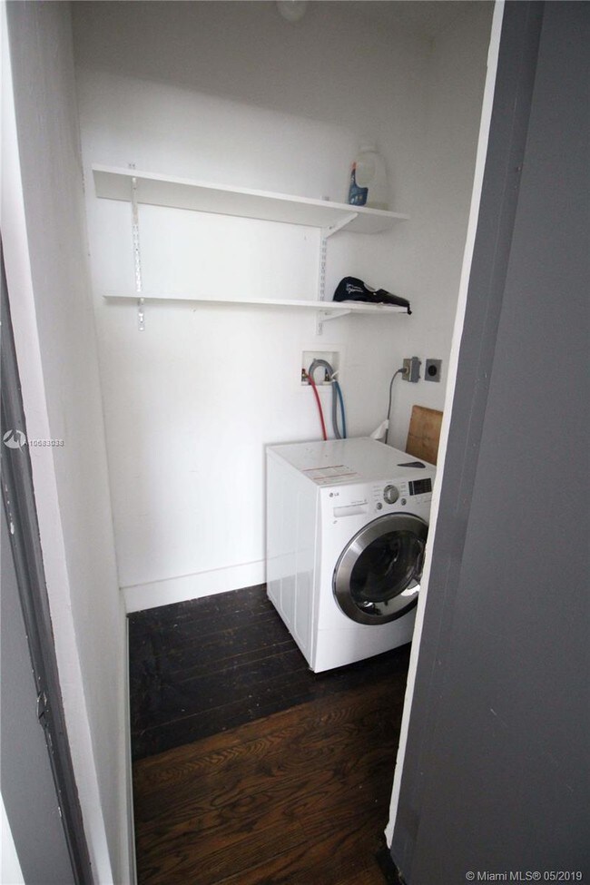 349 Meridian Ave-Unit -B-206 in Miami Beach, FL - Building Photo - Building Photo