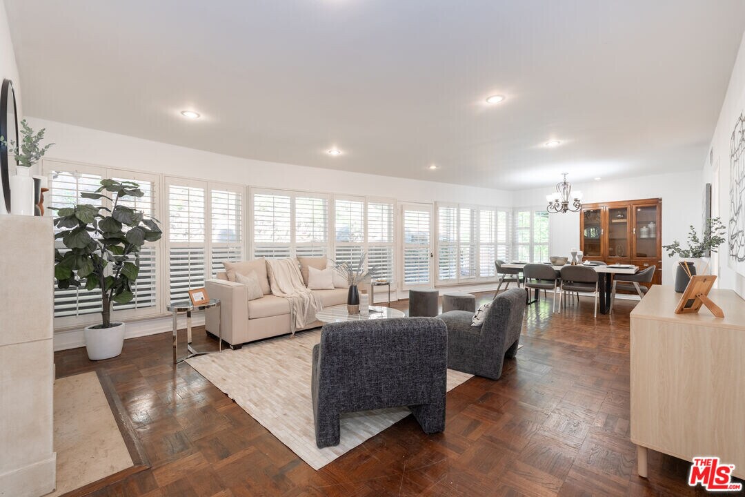 2559 Hutton Dr in Beverly Hills, CA - Building Photo