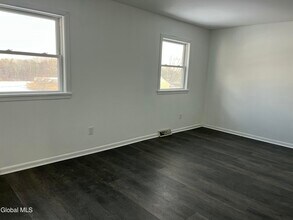 5 Webster Ct in Latham, NY - Building Photo - Building Photo