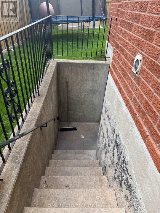 1150 Lambton Dr in Oakville, ON - Building Photo