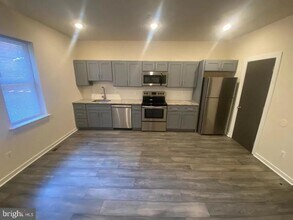 5426 Chancellor St, Unit 2 in Philadelphia, PA - Building Photo - Building Photo
