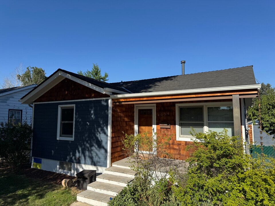 4654 S Pearl St in Englewood, CO - Building Photo