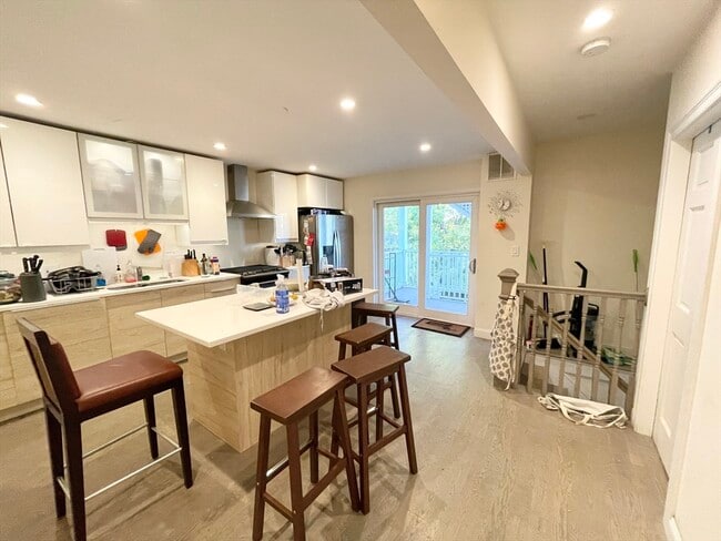 21 Iroquois St in Boston, MA - Building Photo - Building Photo