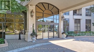 9225 Jane St in Vaughan, ON - Building Photo - Building Photo