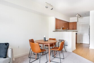 10410 NE 2nd St in Bellevue, WA - Building Photo - Building Photo