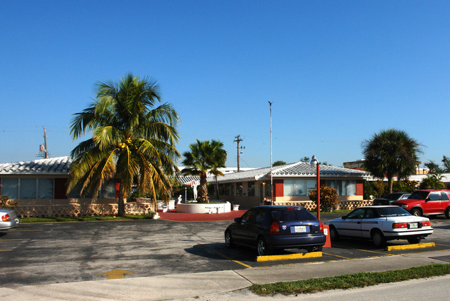 Tony Ferrante Apartments in Hollywood, FL - Building Photo - Building Photo