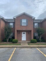 Donahue Crossing in Auburn, AL - Building Photo