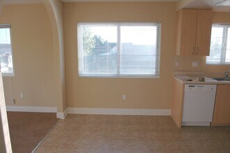 951 W Summerland Ave in Los Angeles, CA - Building Photo - Building Photo