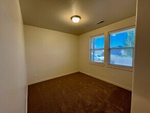 120 S Voyage Ave in Caldwell, ID - Building Photo - Building Photo