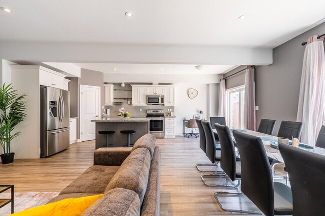 114 Shoreview Pl in Hamilton, ON - Building Photo - Building Photo