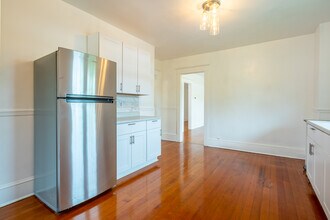 2346 SE Ankeny St, Unit 2346 in Portland, OR - Foto de edificio - Building Photo