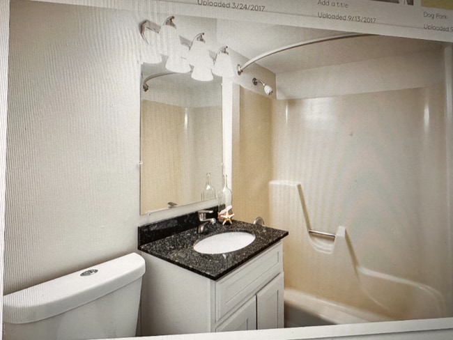 168 Fox Hill Ln in Enfield, CT - Building Photo - Building Photo