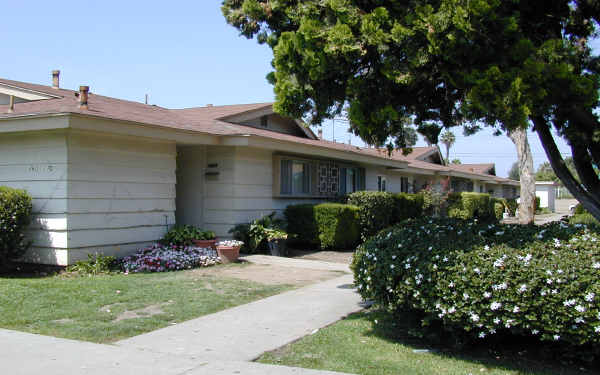 160--170 N Holly St in Orange, CA - Building Photo - Building Photo