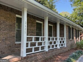 2625 Hickory Valley Dr in Snellville, GA - Building Photo - Building Photo