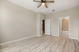 8954 Crowned Eagle Dr in Leesburg, FL - Building Photo - Building Photo