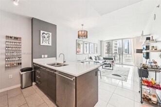 55 SE 6th St, Unit 1608 in Miami, FL - Foto de edificio - Building Photo