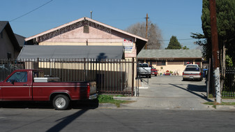743 40th Pl in Los Angeles, CA - Building Photo