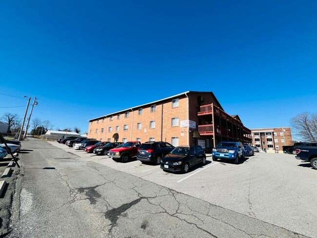 1011 Grove Ave in Radford, VA - Building Photo - Building Photo