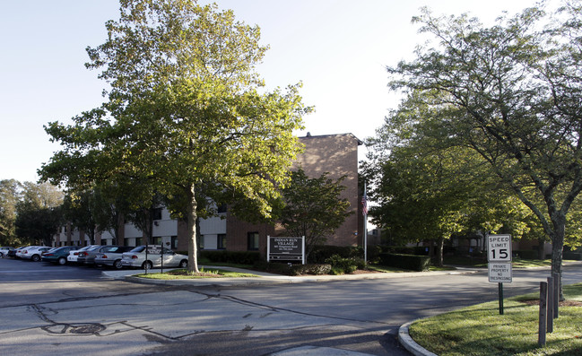 Indian Run Village in Wakefield, RI - Foto de edificio - Building Photo