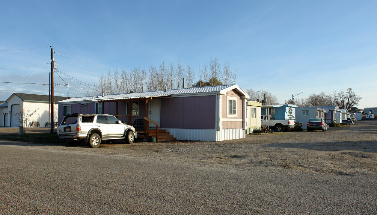 2030 W Idaho Blvd in Emmett, ID - Foto de edificio