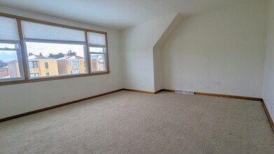 6038 N Elston Ave in Chicago, IL - Building Photo - Building Photo