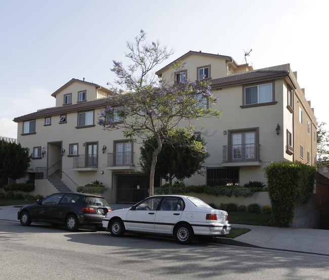 3668 Mentone Ave in Los Angeles, CA - Foto de edificio - Building Photo