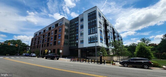 1761 Old Meadow Rd in McLean, VA - Building Photo - Building Photo