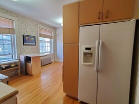 139 Beaconsfield Rd, Unit #4 Apartments