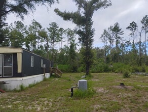 17516-17512 12th Terrace in Live Oak, FL - Foto de edificio - Building Photo