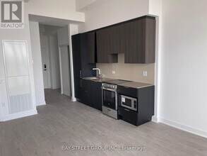 3900 Confederation Pkwy in Mississauga, ON - Building Photo - Building Photo