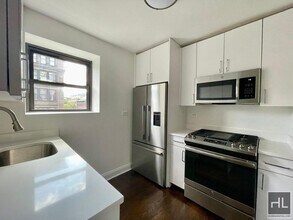 E 16 ST in New York, NY - Building Photo - Building Photo
