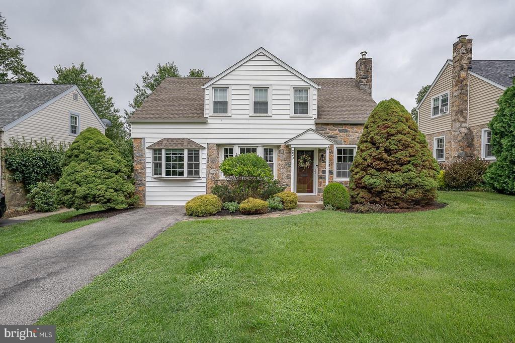 220 Dorset Rd in Devon, PA - Building Photo