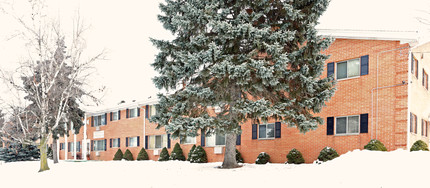 Pleasant View Apartments in Racine, WI - Building Photo - Building Photo