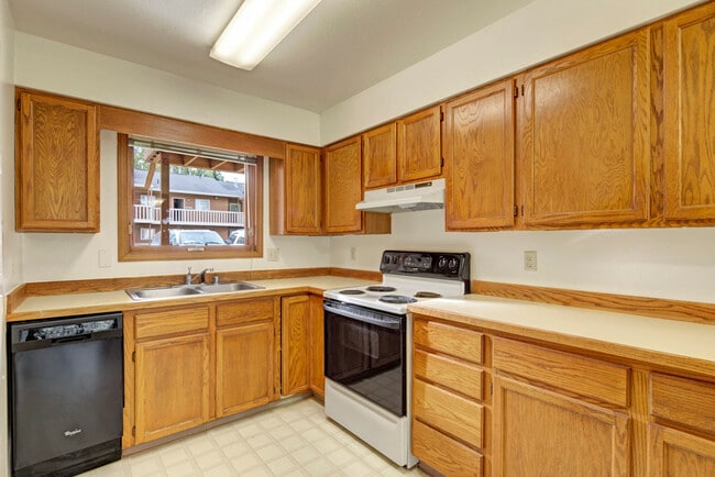 Wildwood Estates in Anchorage, AK - Building Photo - Building Photo