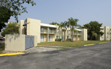 Biscayne Palm Club in Homestead, FL - Foto de edificio - Building Photo