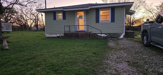 5006 TX-7 in Marlin, TX - Building Photo - Building Photo